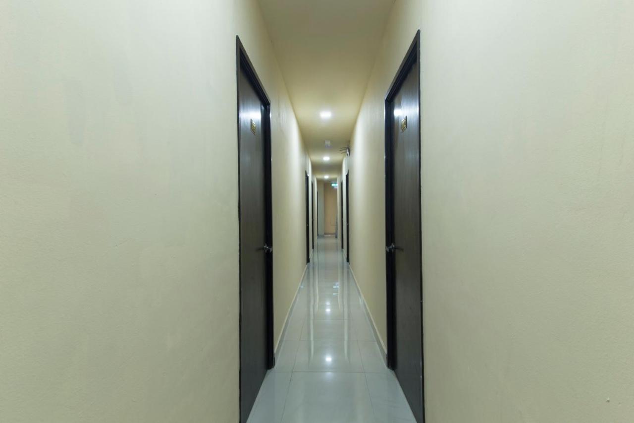 โอโย 90143 นิช วัลเลย์ โฮเต็ล Hotel กัวลาลัมเปอร์ ภายนอก รูปภาพ